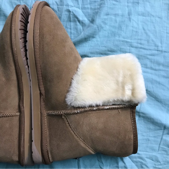 Emu Lara Sheepskin Platinum Boots - Picture 2 of 15